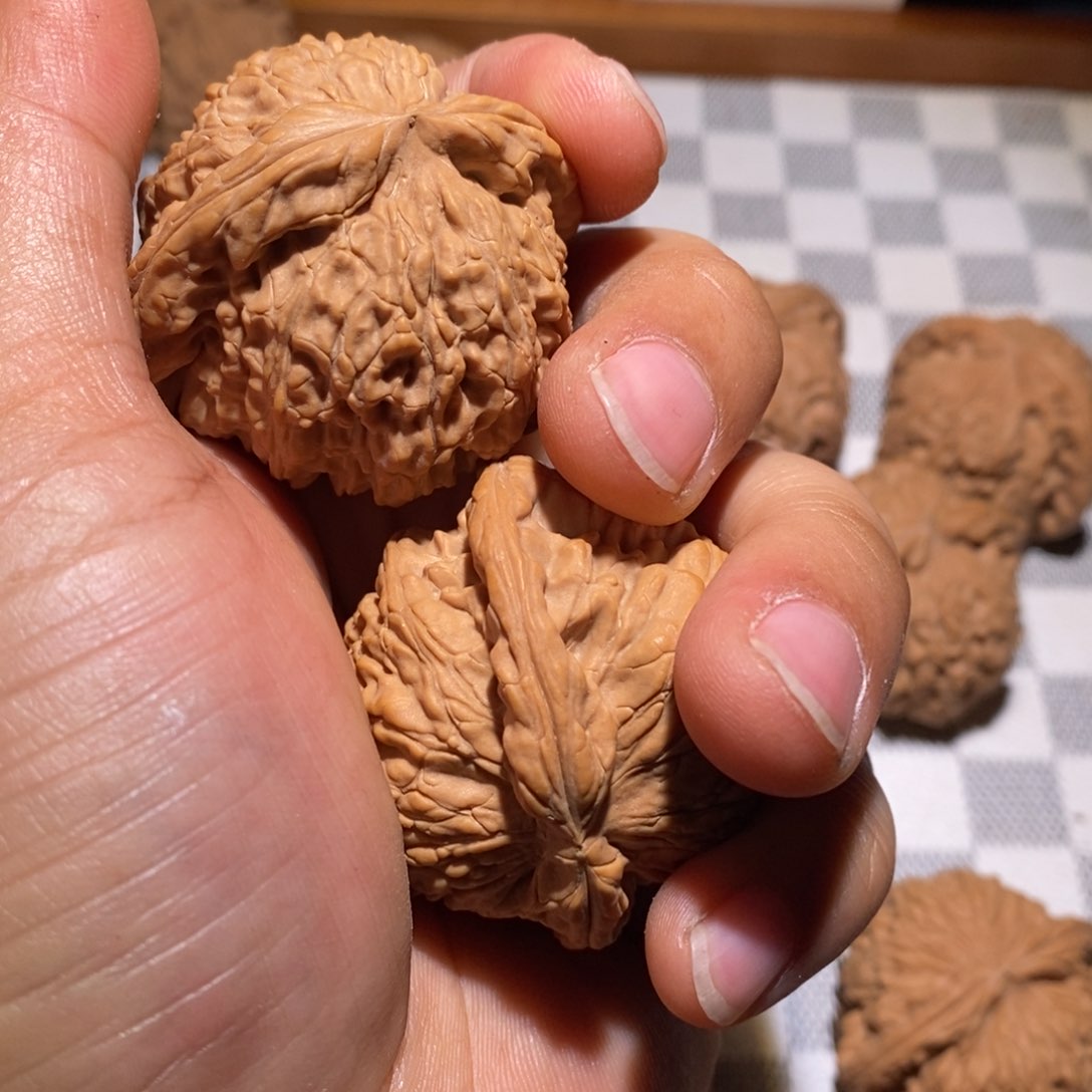 文玩核桃吊坠旭白狮子