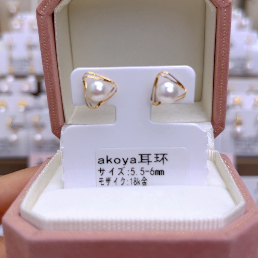 18K金镶嵌海水珍珠耳饰