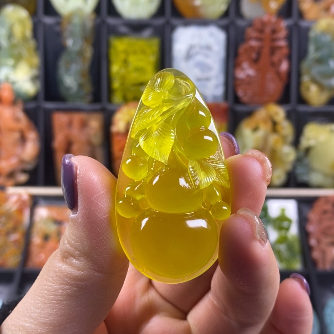 蛇纹石玉颈饰合金