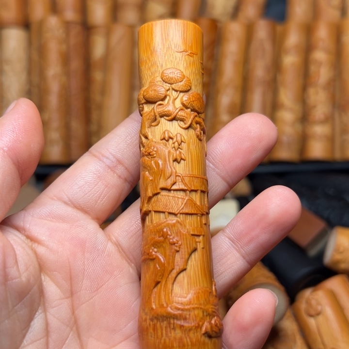 明***下实心竹雕刻手把件