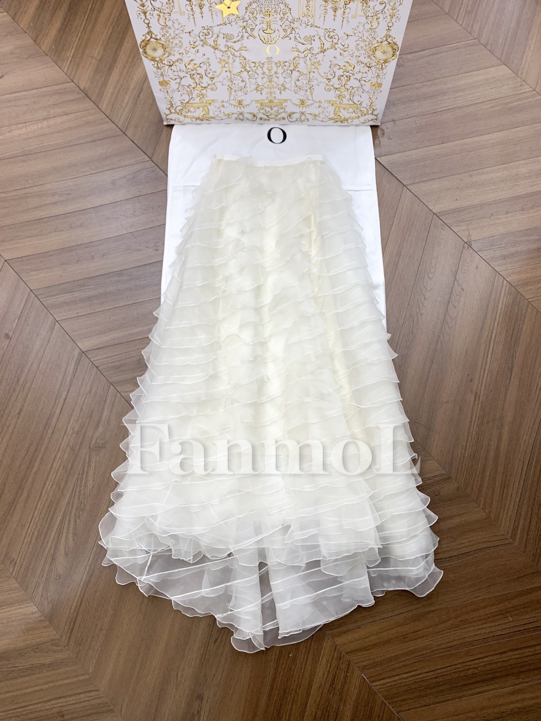 CLASSIEVU~”长款“荷叶边抽褶黑白天鹅多层欧根纱工艺蛋糕半身长裙