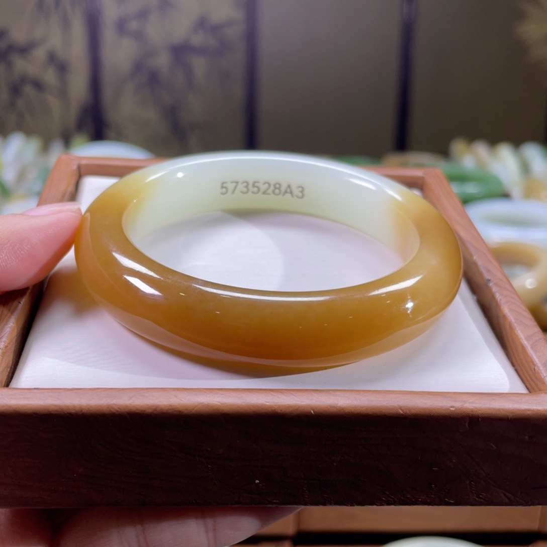 和田玉未镶嵌手镯57圈