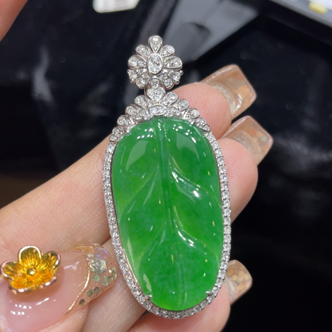 翡翠颈饰18K金镶嵌天然缅甸翡翠