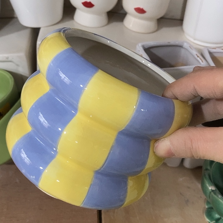 陶盆有孔 瑕疵针孔漏釉介意勿拍外口 10外高11