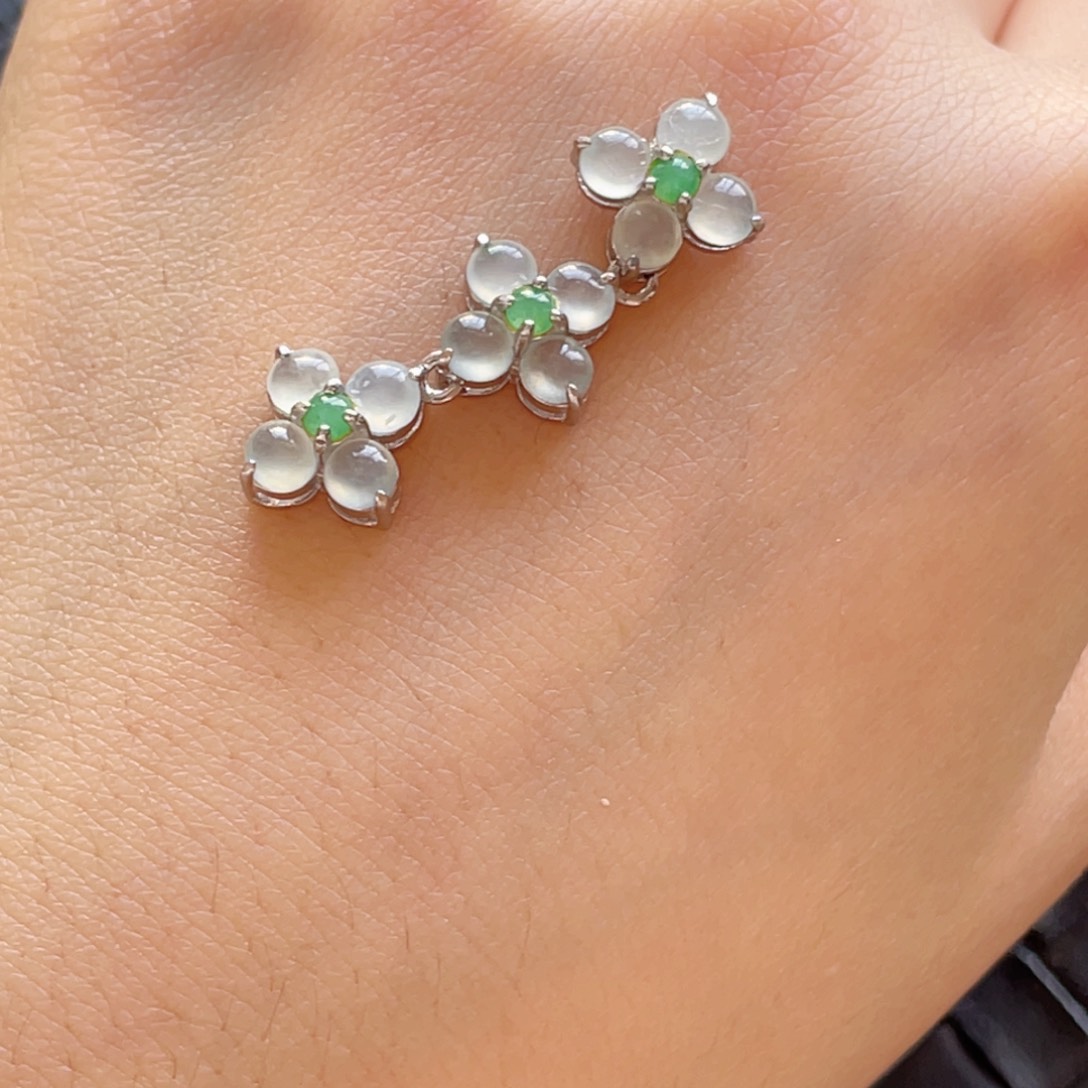 翡翠颈饰未镶嵌四叶草