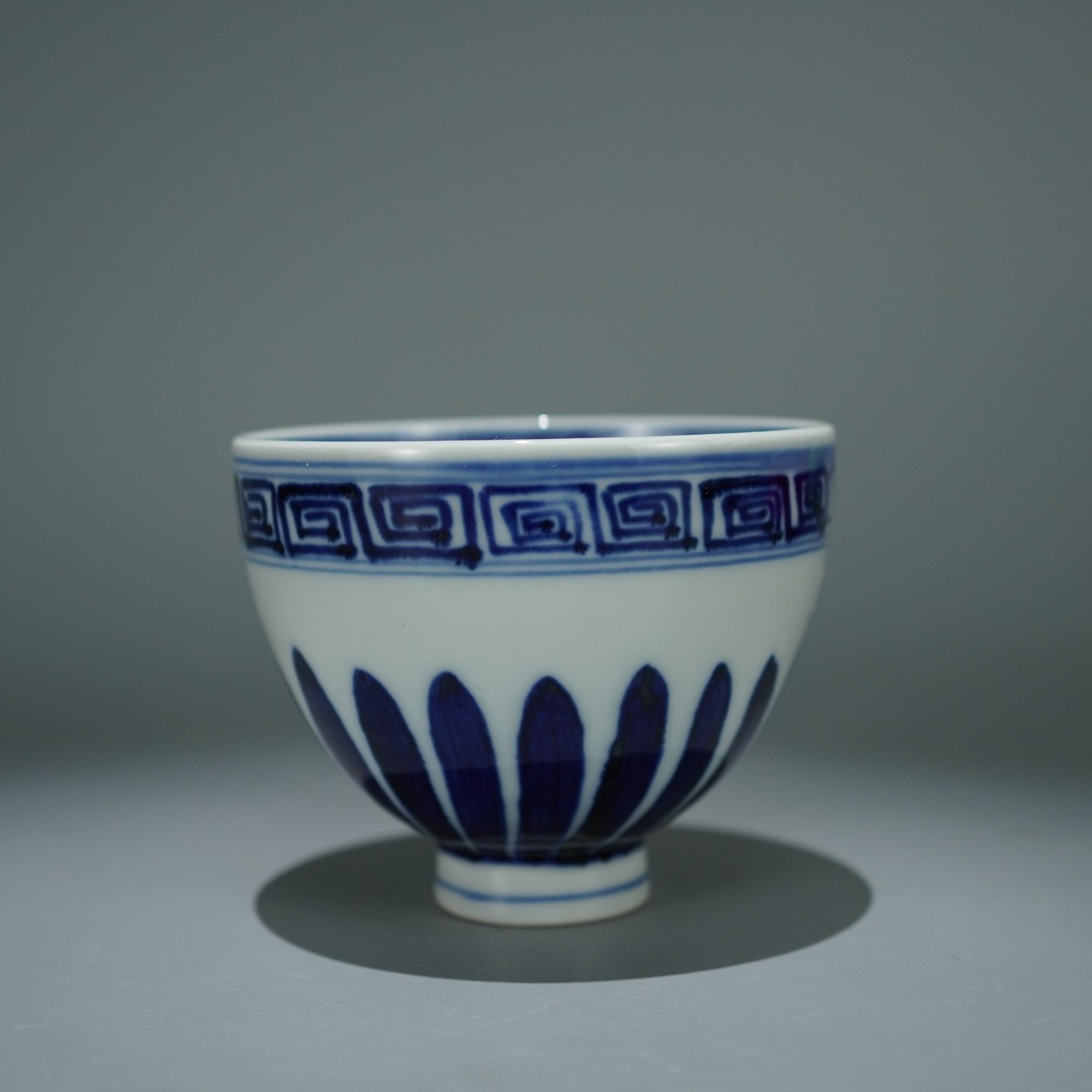 11409明永乐青花缠枝花鸡心杯【古玩古董明清瓷器】