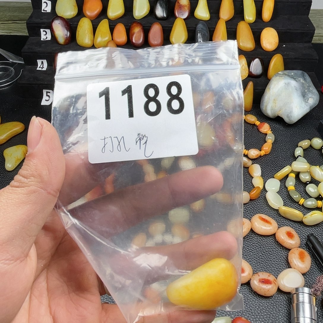 和田玉吊坠(赠链)未镶嵌金**橘