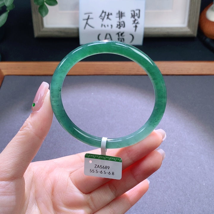 翡翠手镯未镶嵌天然翡翠手镯