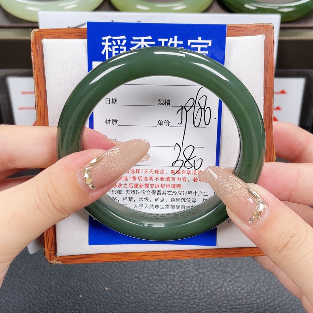 和田玉手镯未镶嵌