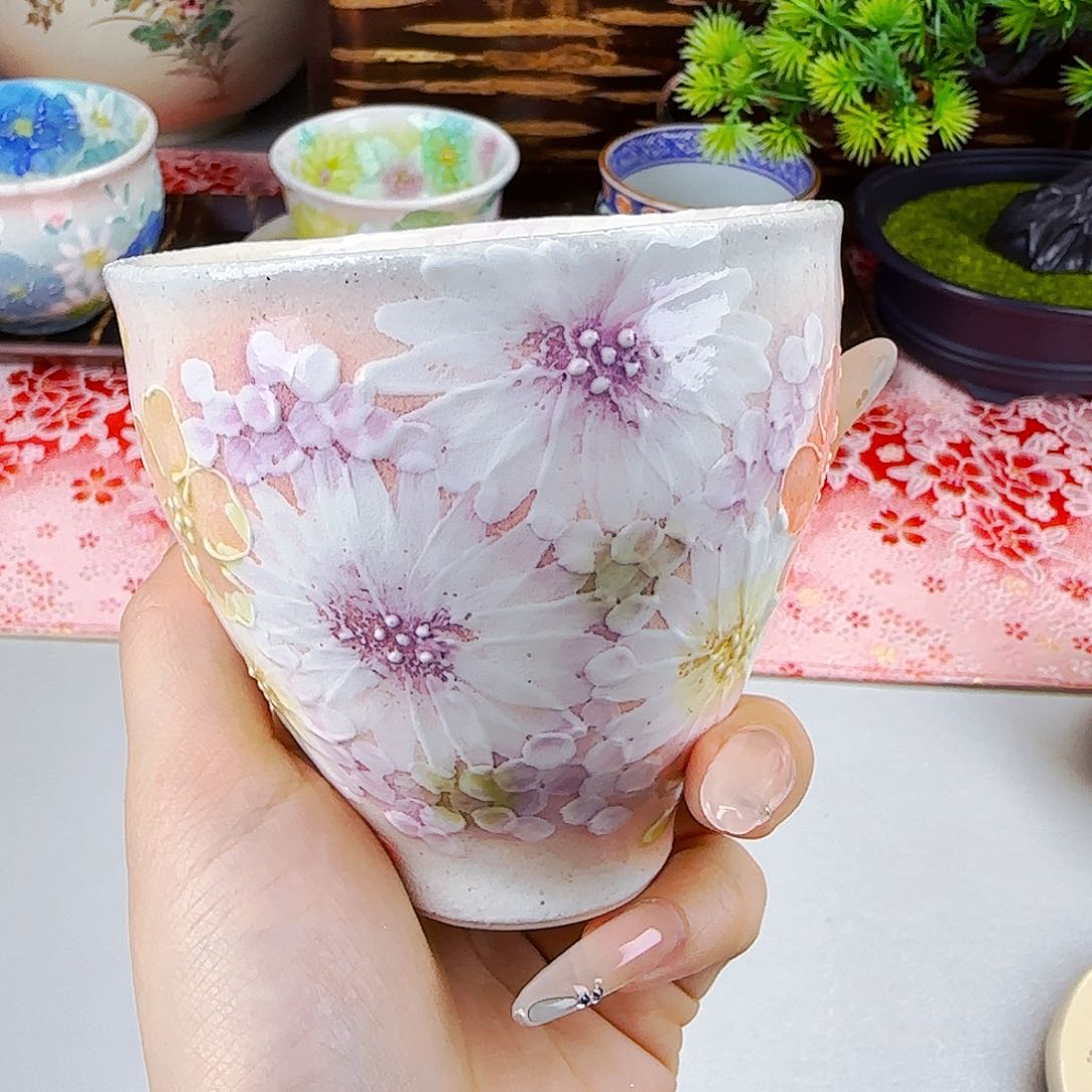 他家茶具瓷器真美！