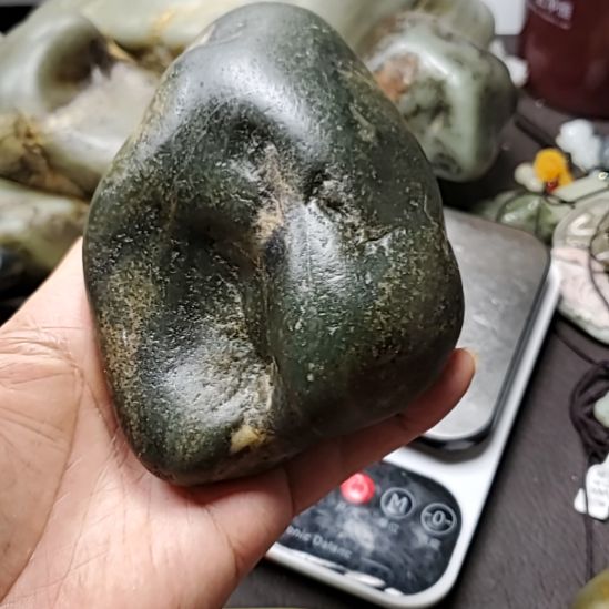 和田玉未镶嵌把件