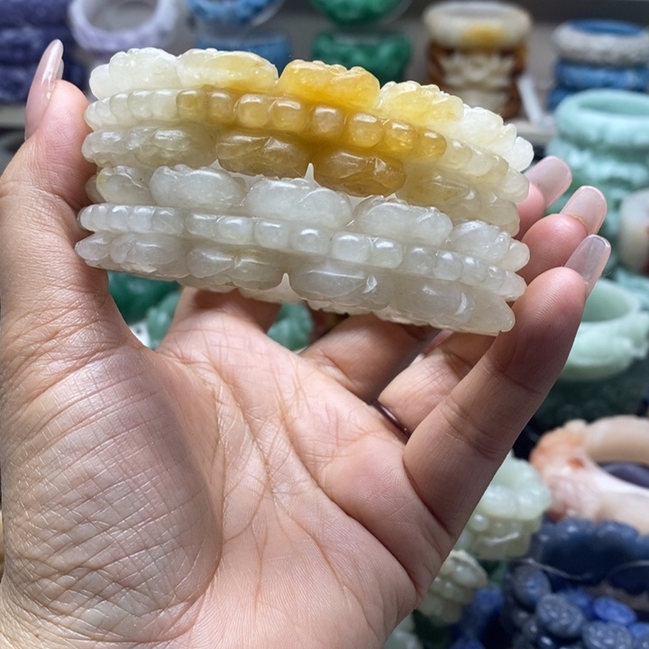 未镶嵌手镯石英岩玉大**?