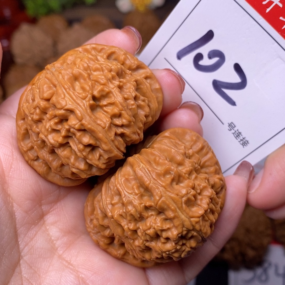 文玩核桃把件102闷尖狮子头4.4