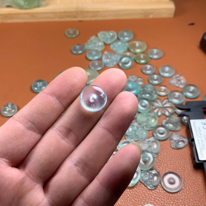 Y***.蛇纹石玉未镶嵌颈饰