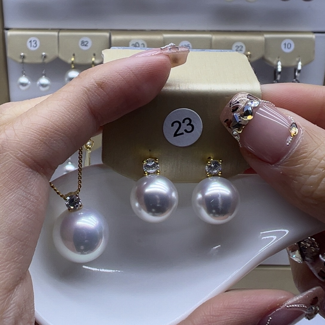 18K金镶嵌淡水珍珠吊坠(赠链)