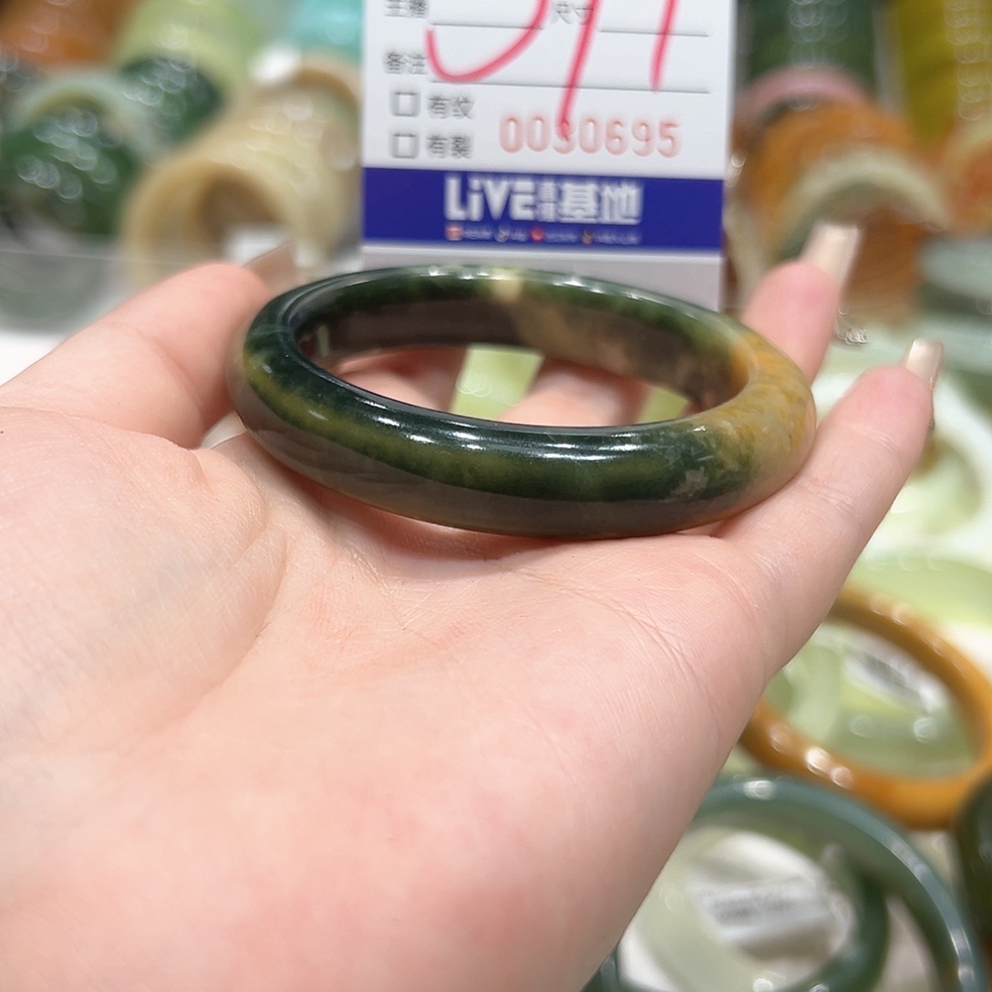 蛇纹石玉手镯未镶嵌