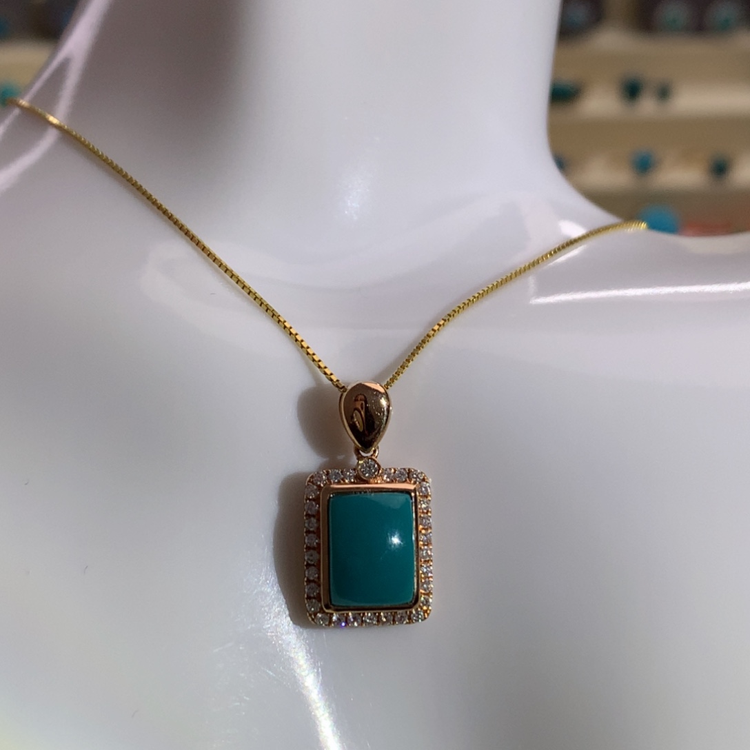 18K金镶嵌绿松石玉化绿方坠