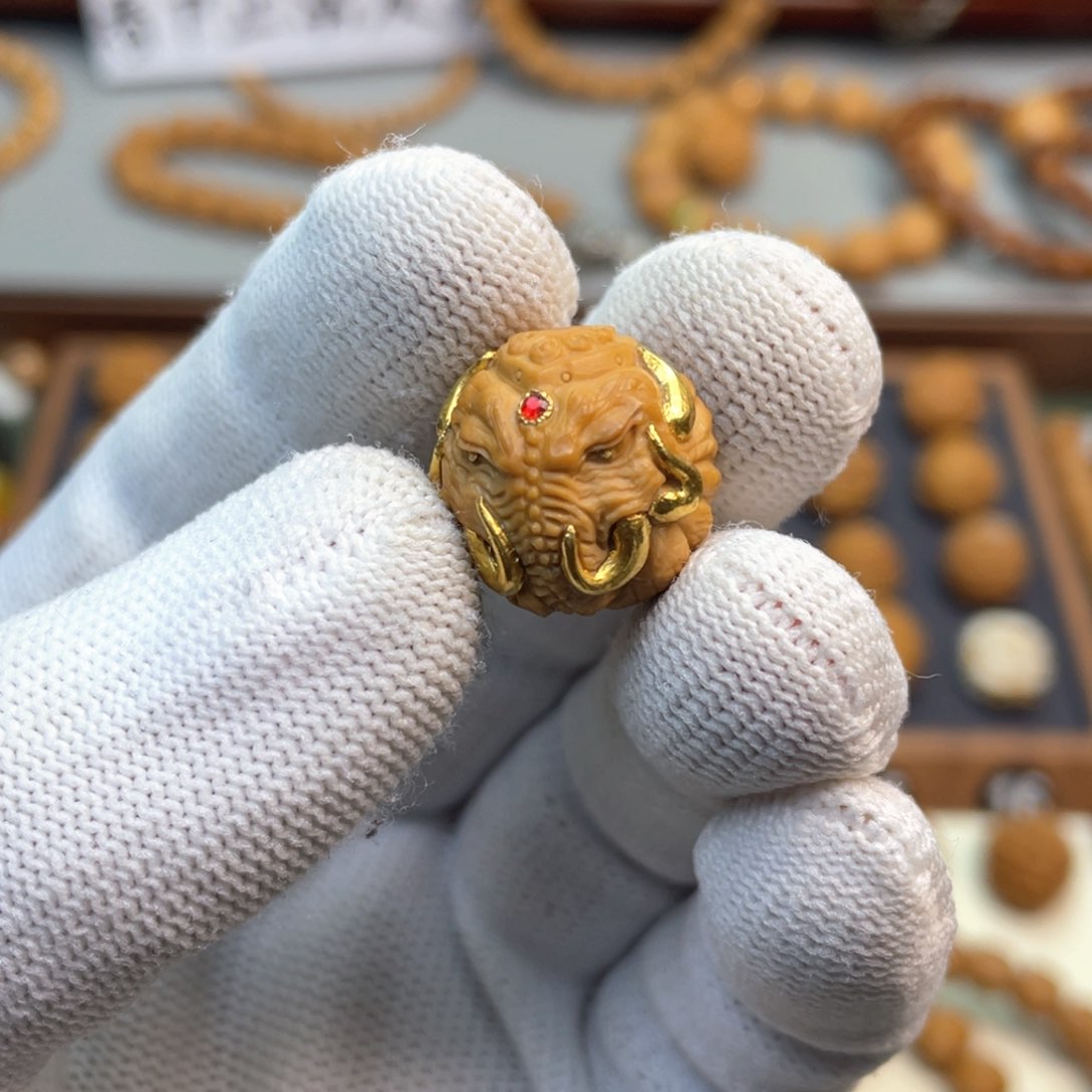 猴头核桃吊坠金六牙象神