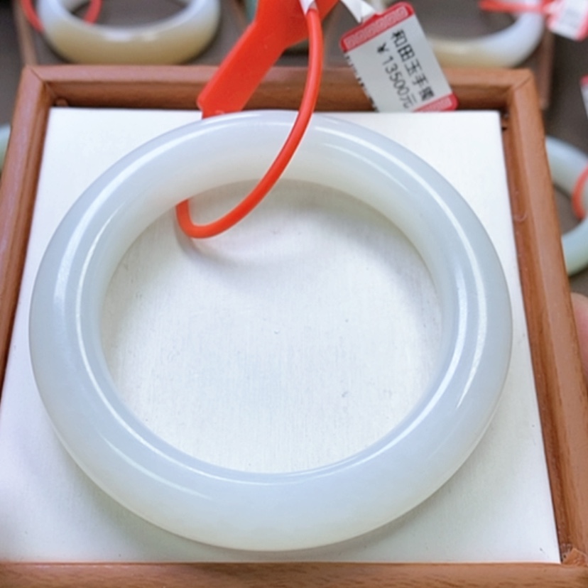 【闪购商品】未镶嵌手镯和田玉苗*