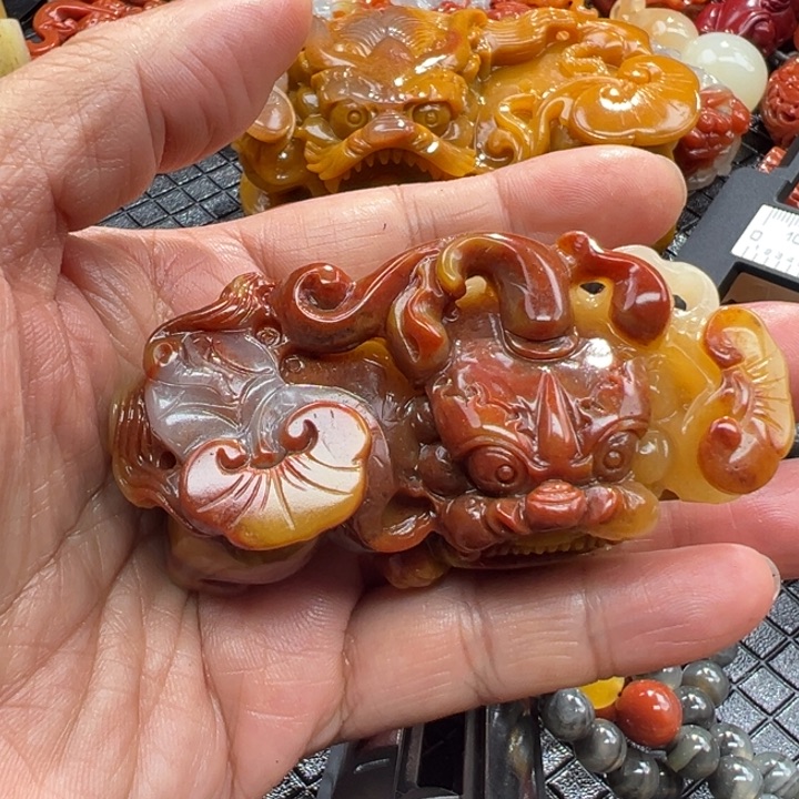 石英质玉（黄龙玉）颈饰未镶嵌