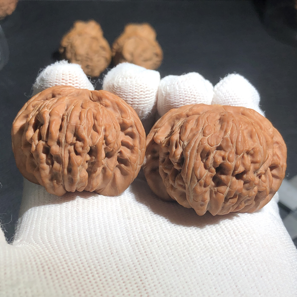 高山流水菊花底四座楼文玩核桃