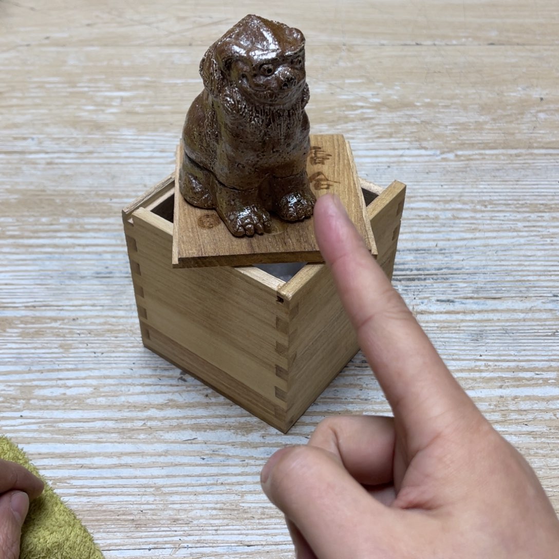 瓷片博*密密麻麻地排列着一个