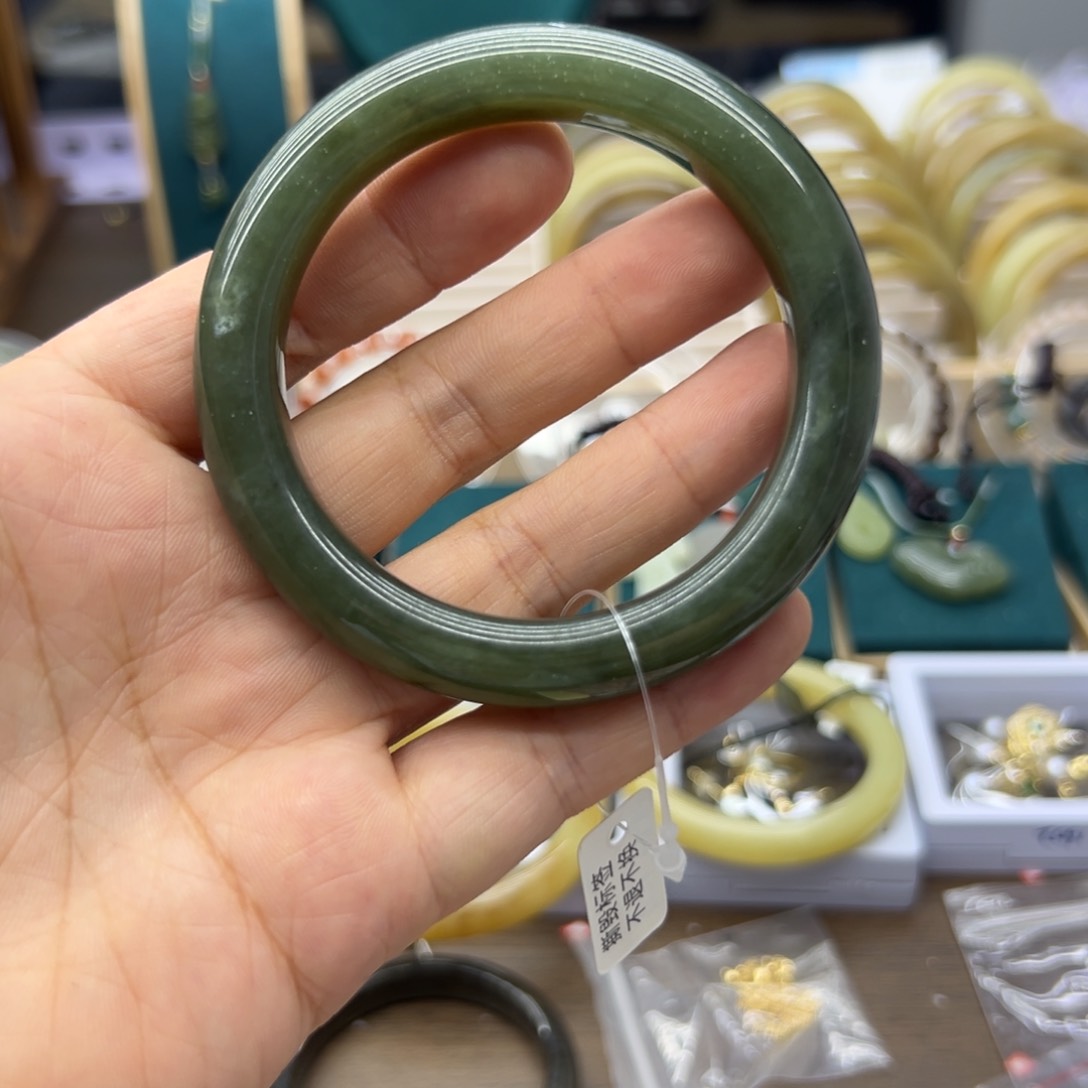 和田玉手镯未镶嵌57.8圈围1442