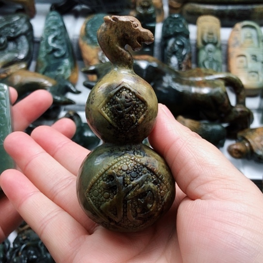 岫岩河磨玉（透闪石质玉）把件未镶嵌