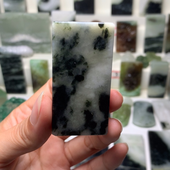 独山玉未镶嵌颈饰