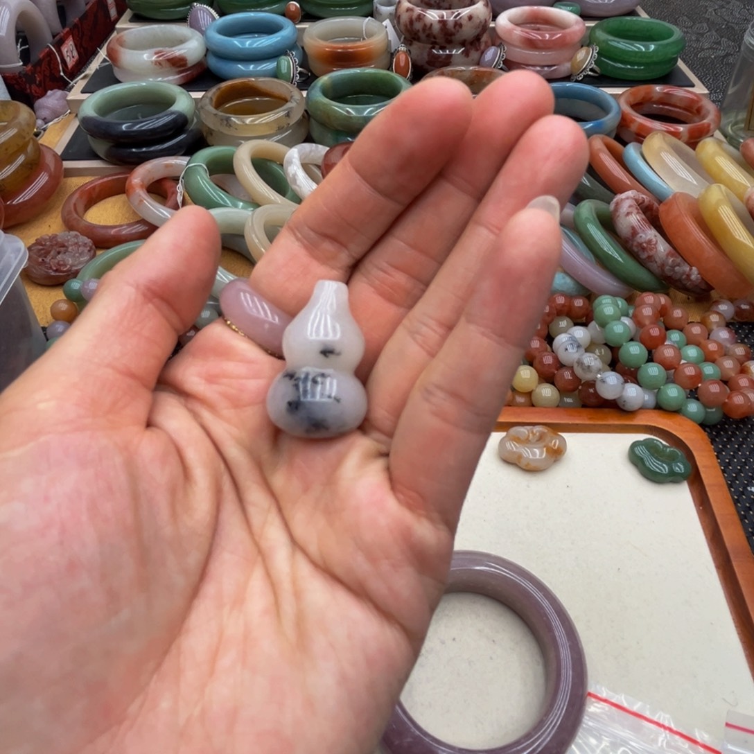 吴***宝石英质玉未镶嵌圈口56