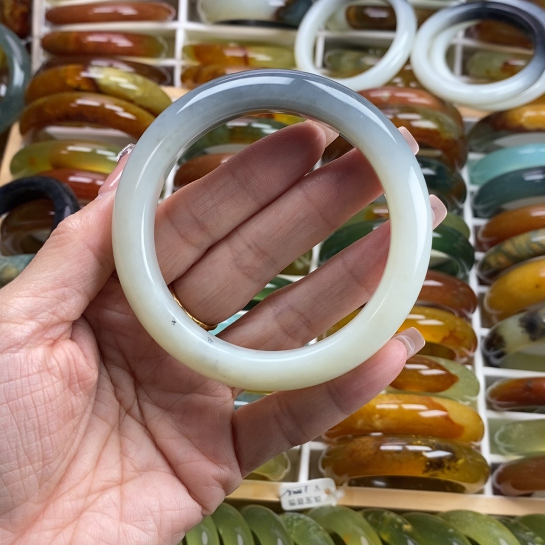 未镶嵌蛇纹石玉手镯卿**贝