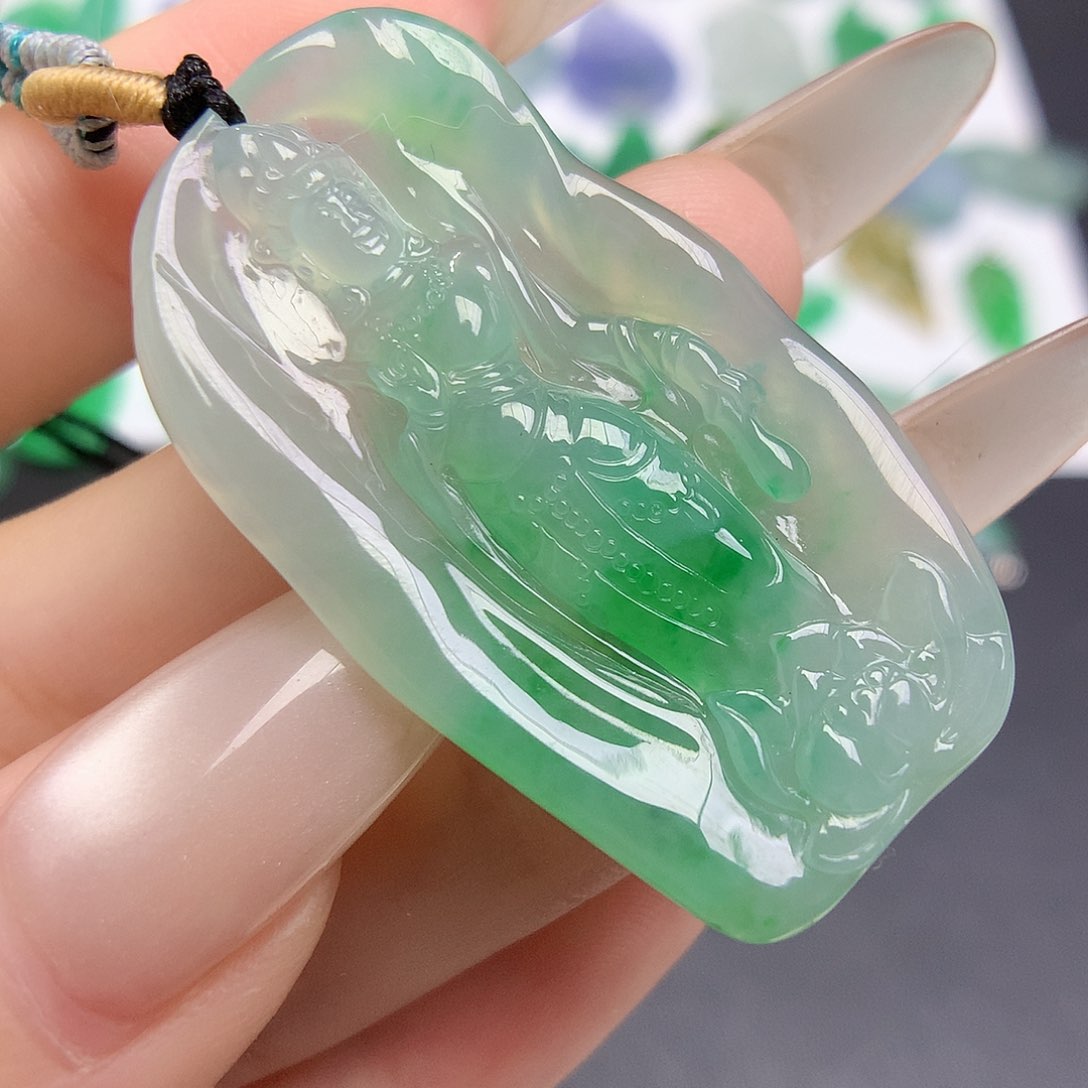 翡翠未镶嵌颈饰站观音