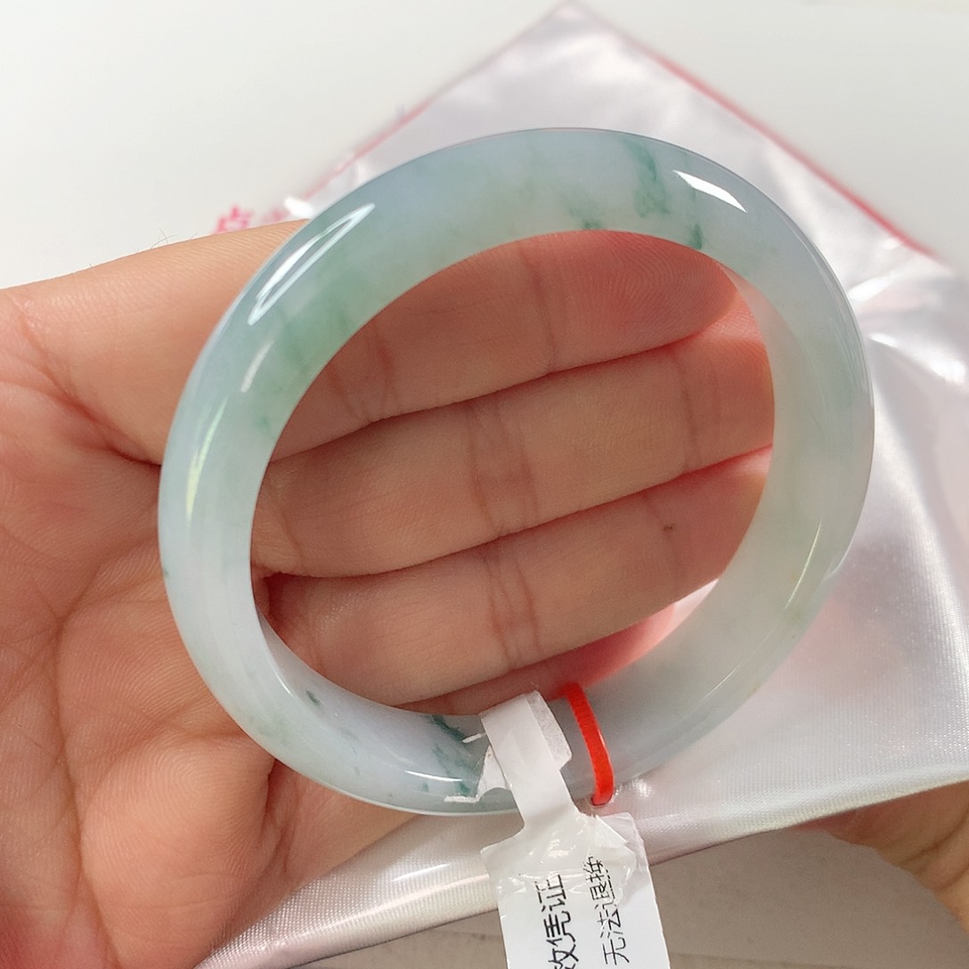翡翠手镯未镶嵌庞*