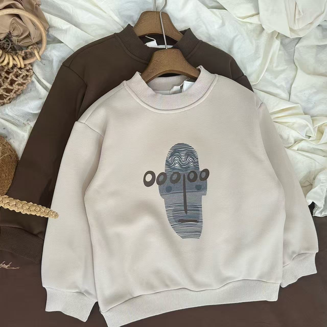 新款女童加绒秋冬厚款人影头像字母卫衣上衣童装时尚休闲上衣卫衣