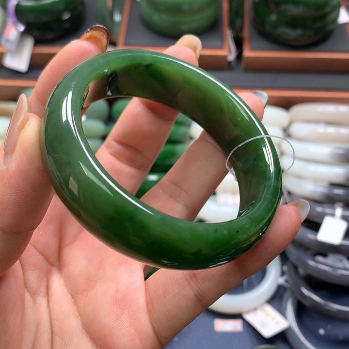 【闪购商品】未镶嵌手镯和田玉（碧玉）