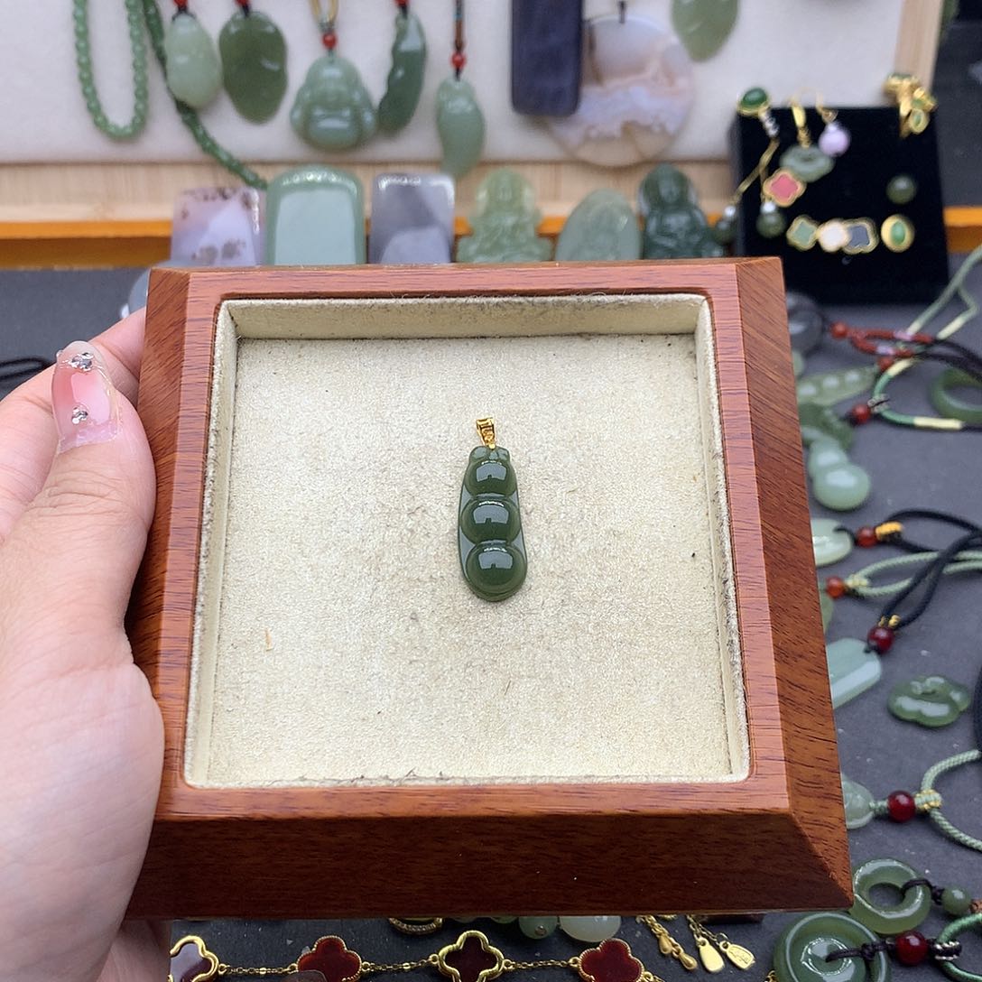 和田玉吊坠(不含链)18K金镶嵌