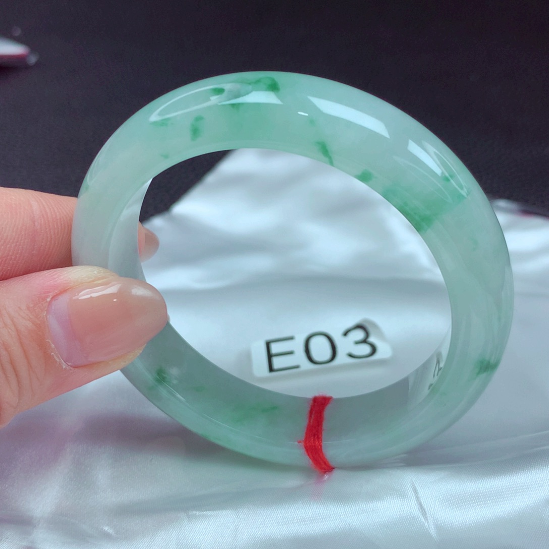 翡翠手镯未镶嵌手镯88