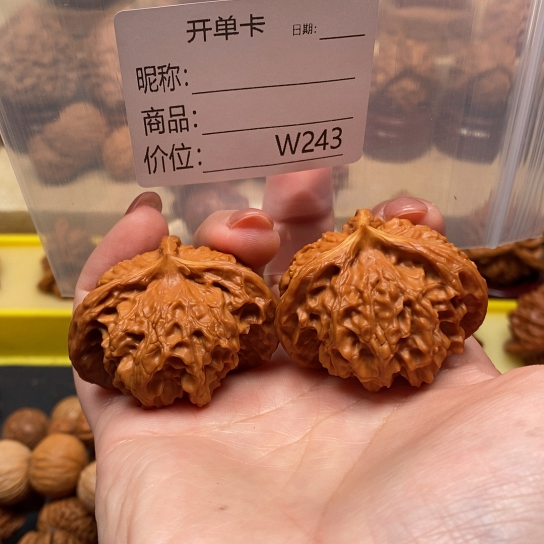 李***.把件文玩核桃文玩的好的人都是有钱有钱的人啊