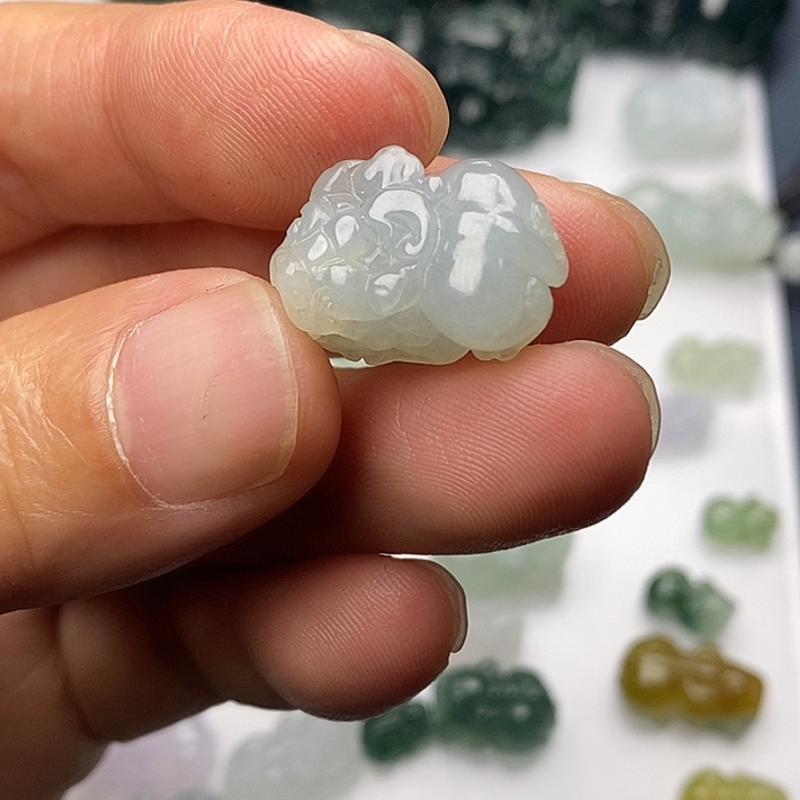 *****翡翠未镶嵌颈饰吊坠