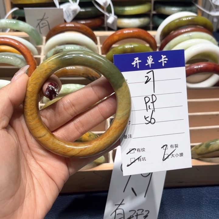 蛇纹石玉手镯未镶嵌胖*财