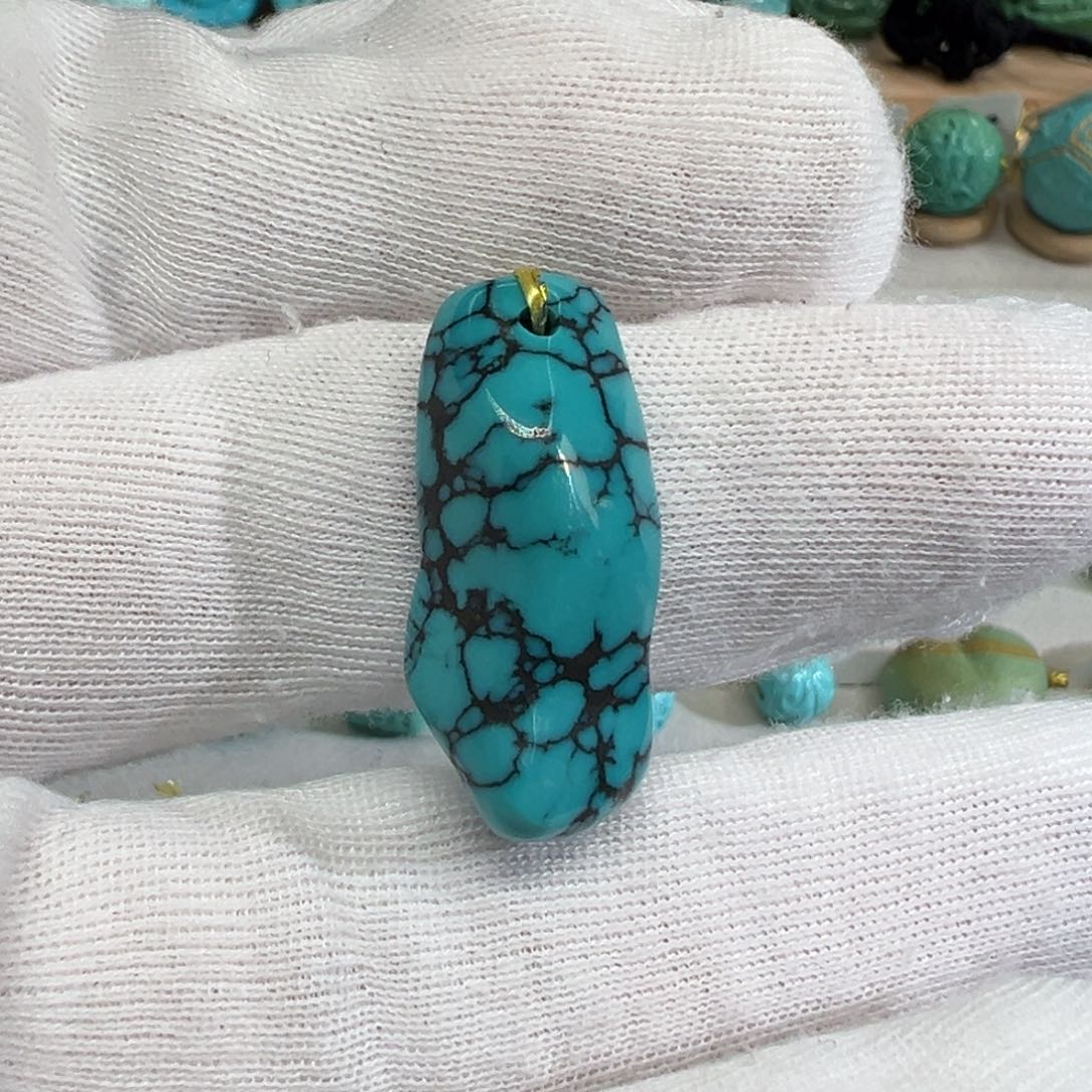 绿松石配饰未镶嵌