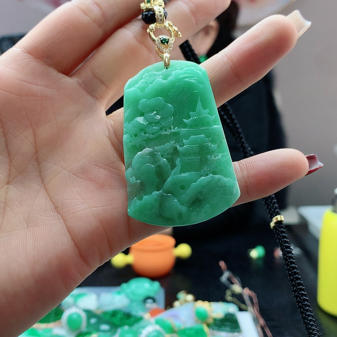 【闪购商品】翡翠吊坠(赠链)未镶嵌