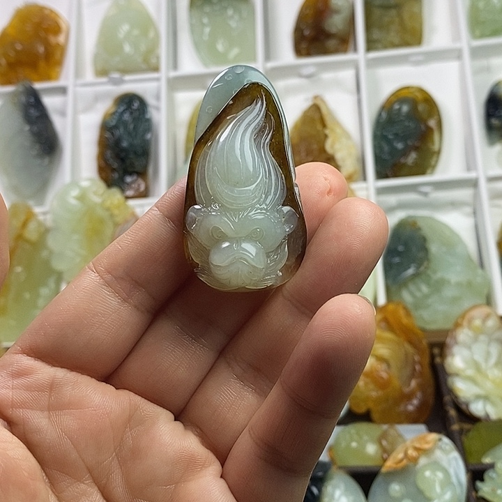 蛇纹石玉未镶嵌颈饰