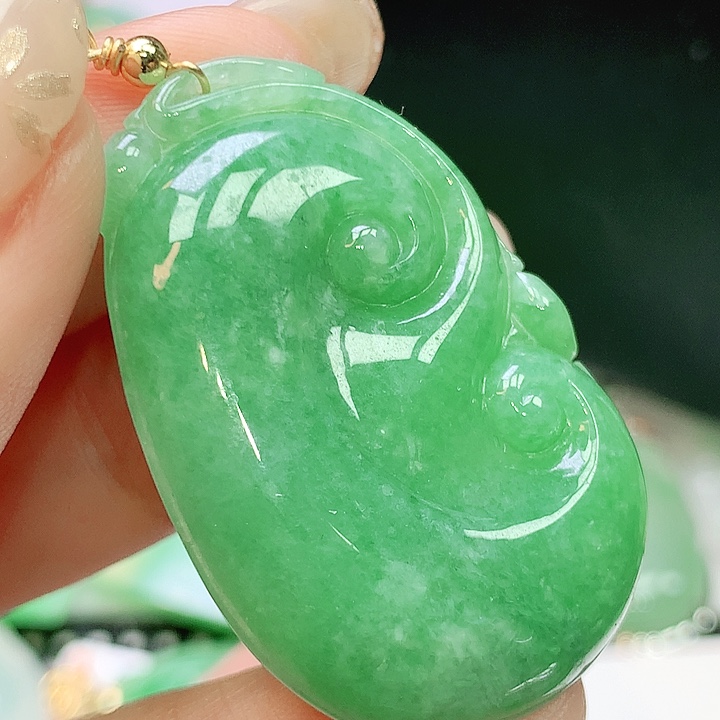 翡翠未镶嵌颈饰多样性发其一