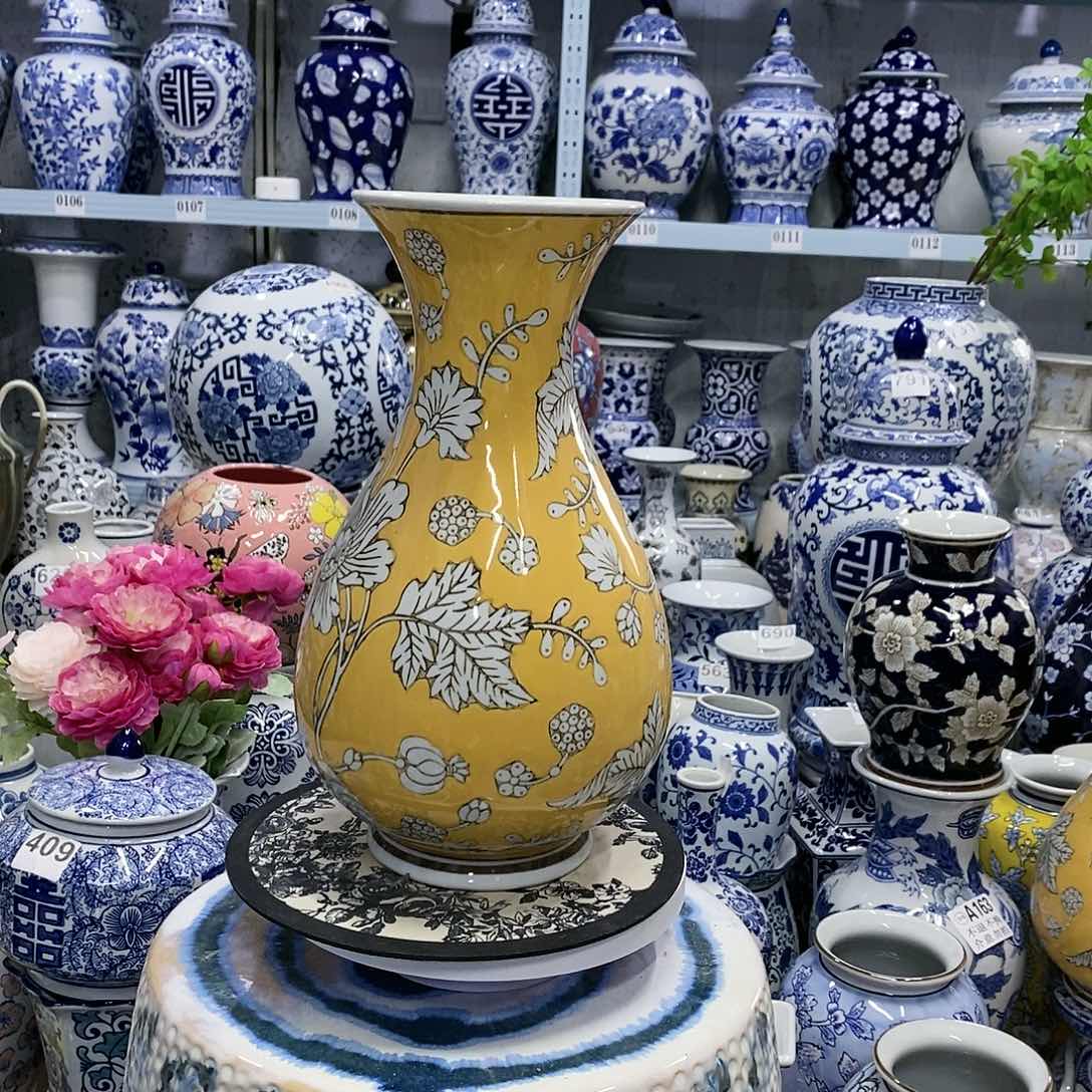 【闪购商品】摆件黄釉色玉壶春瓷器………………………………
