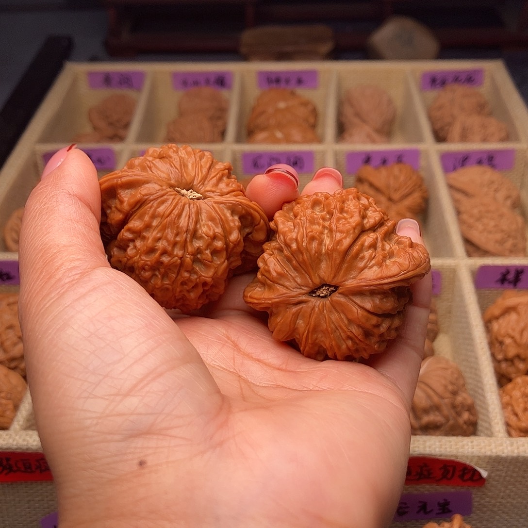 無*** 吊坠文玩核桃血麒麟