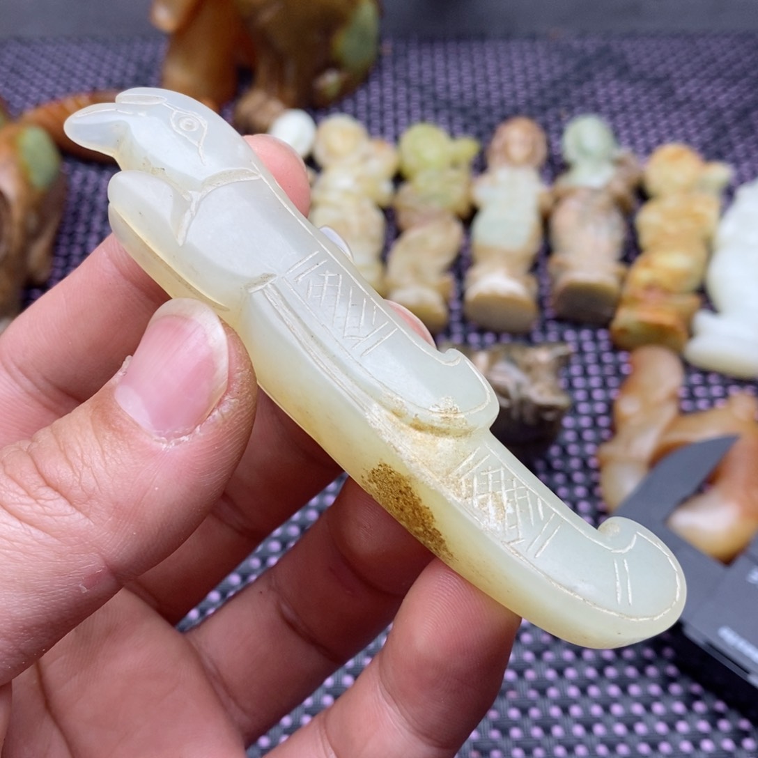 蛇纹石玉颈饰未镶嵌