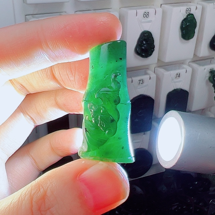 蛇纹石玉颈饰未镶嵌