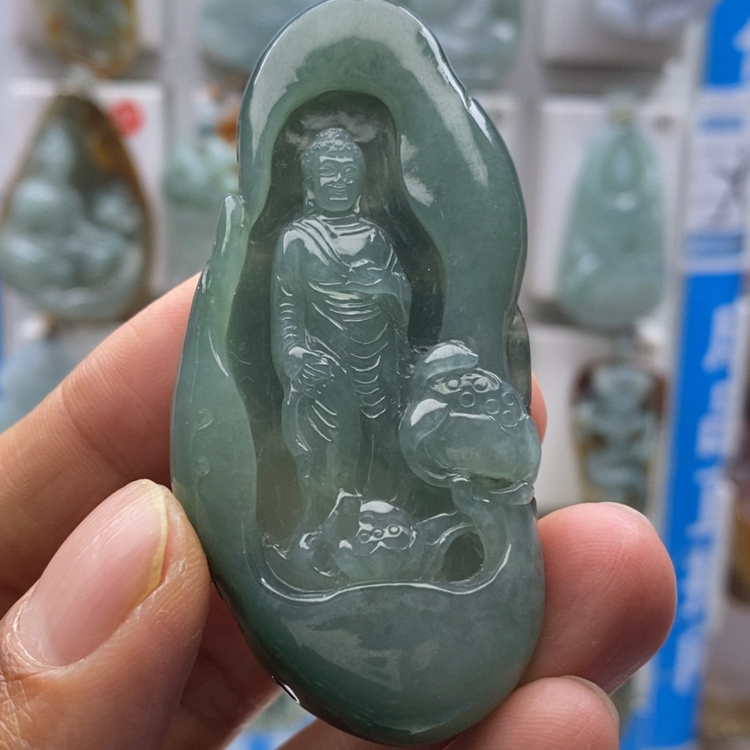 翡翠颈饰未镶嵌佛