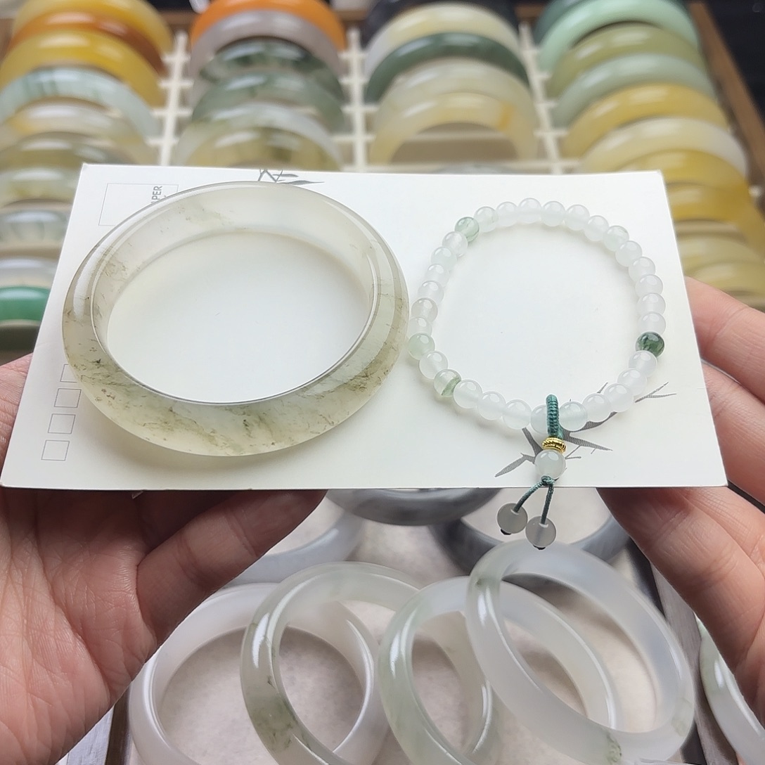 是***呢石英质玉（天山翠）未镶嵌手镯56.8圈口